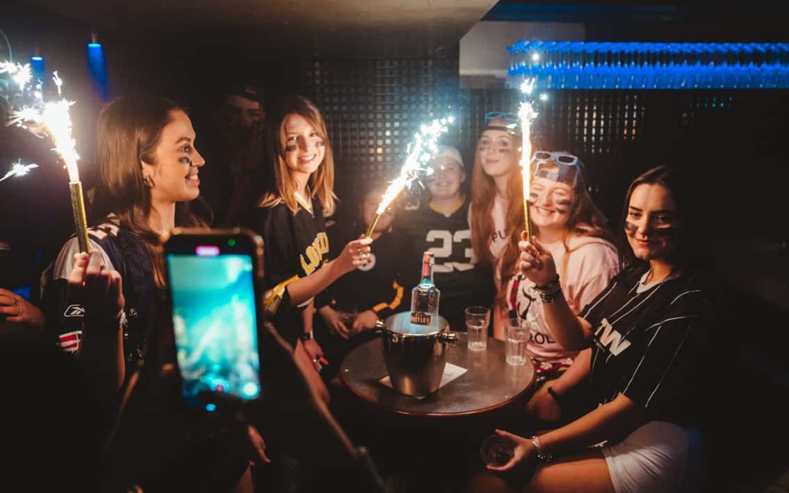 Night Adventure: Guided Bar Crawl Experience