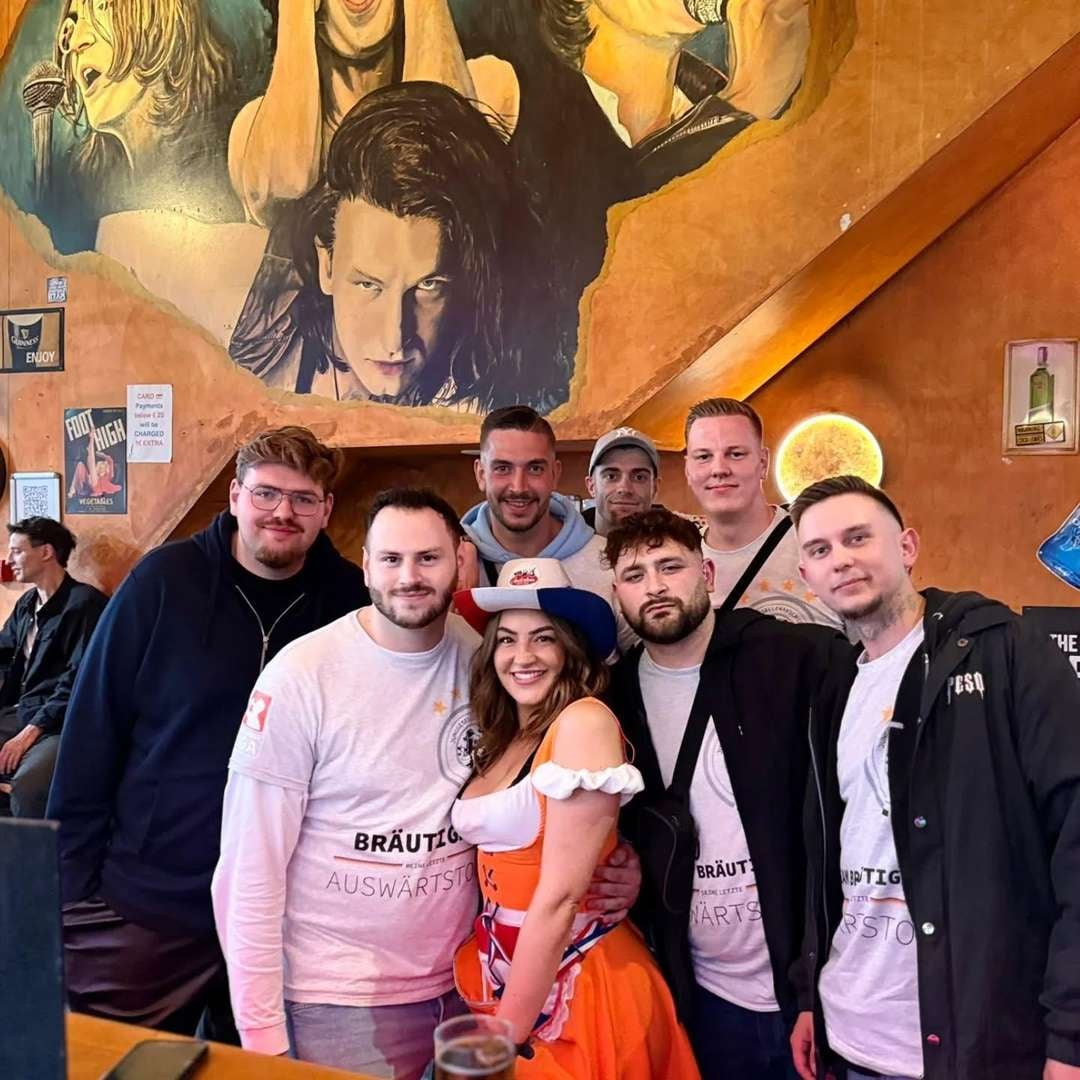 Private Red Light Tour City Center with Beer Maid Guide